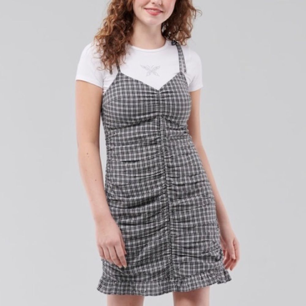 ✨ Hollister Ruched Tie-Shoulder Mini Dress✨